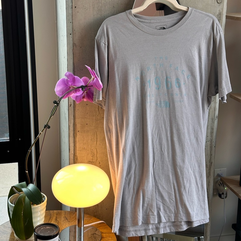 Men’s North Face t-shirt